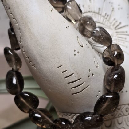 Rookkwarts trommelsteen armband