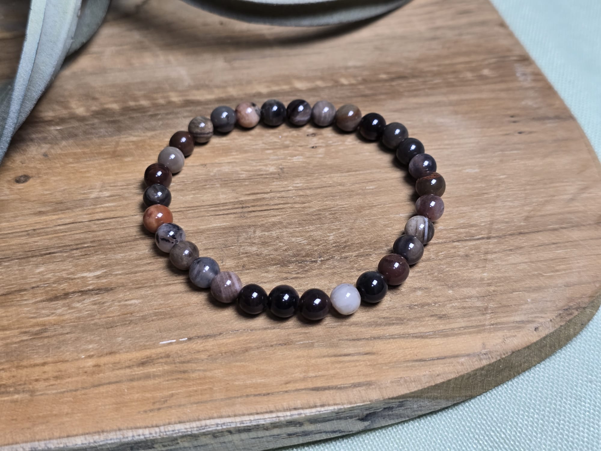 Versteend hout kogelarmband 6mm