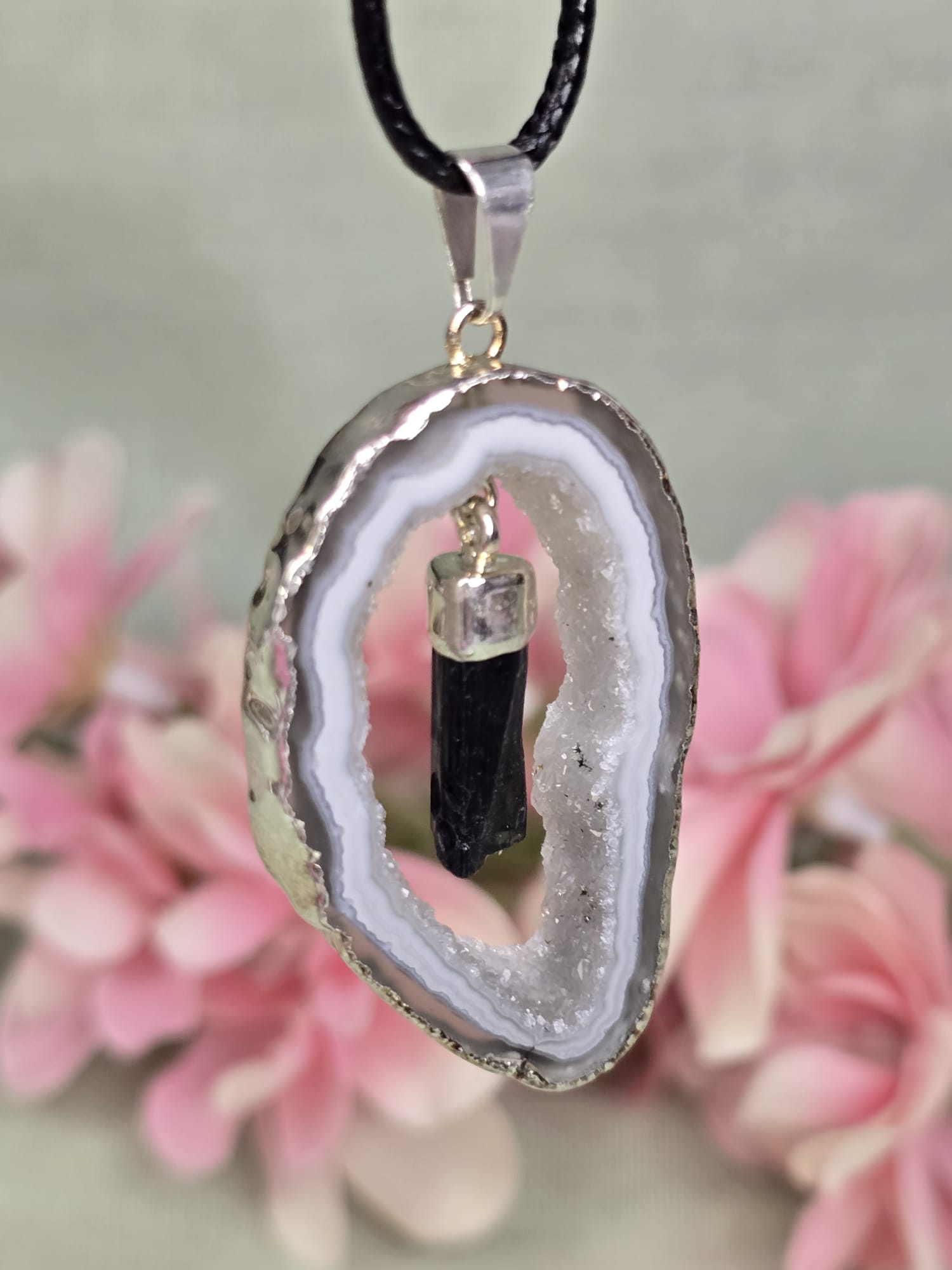 Agaat Geode met Toermelijn Hanger