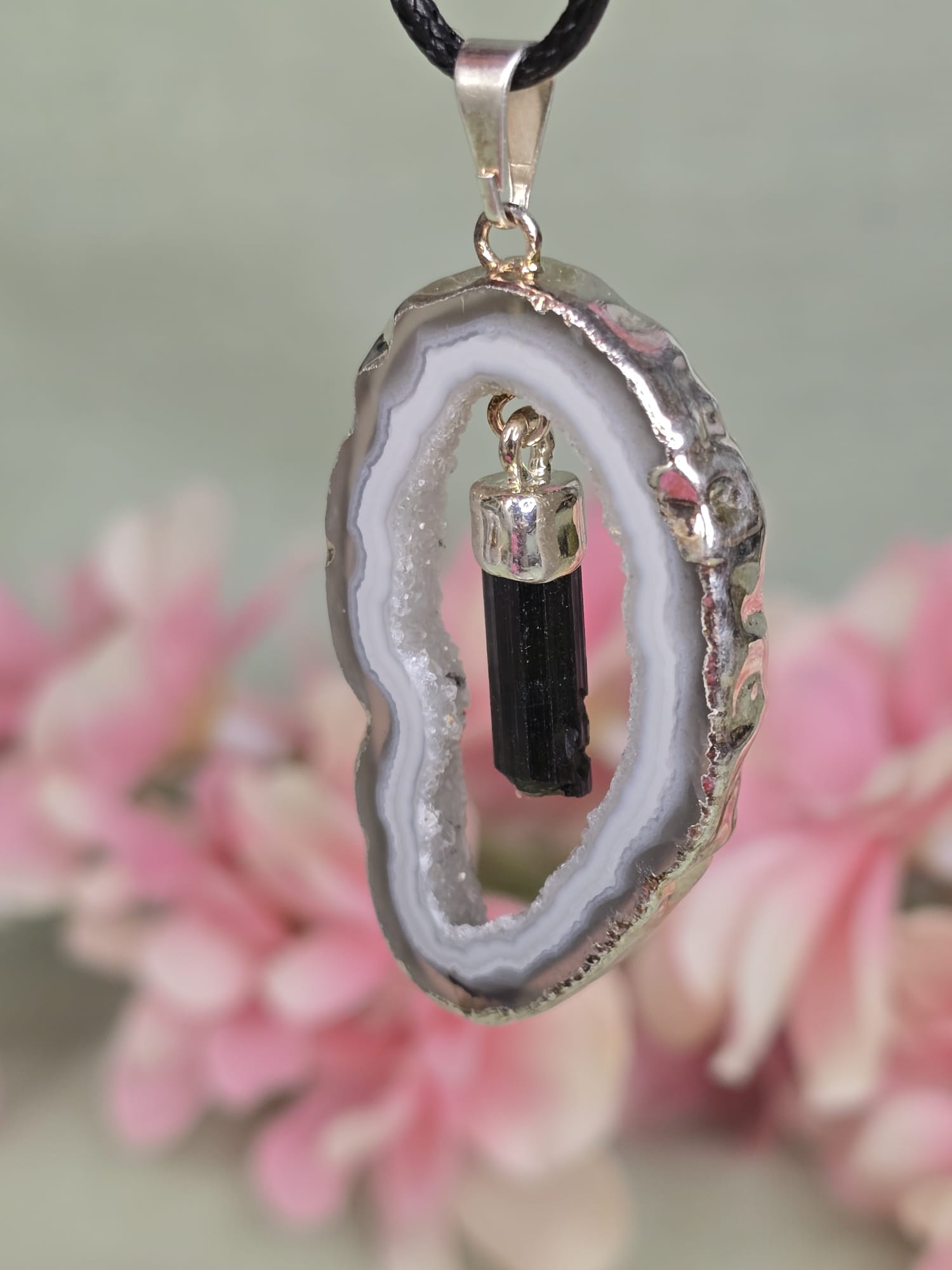 Agaat Geode met Toermelijn Hanger