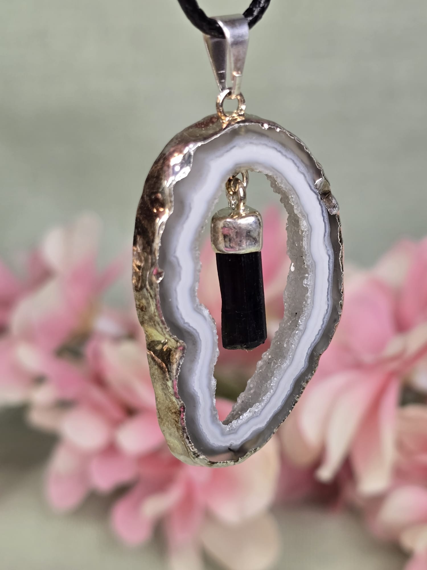 Agaat Geode met Toermelijn Hanger