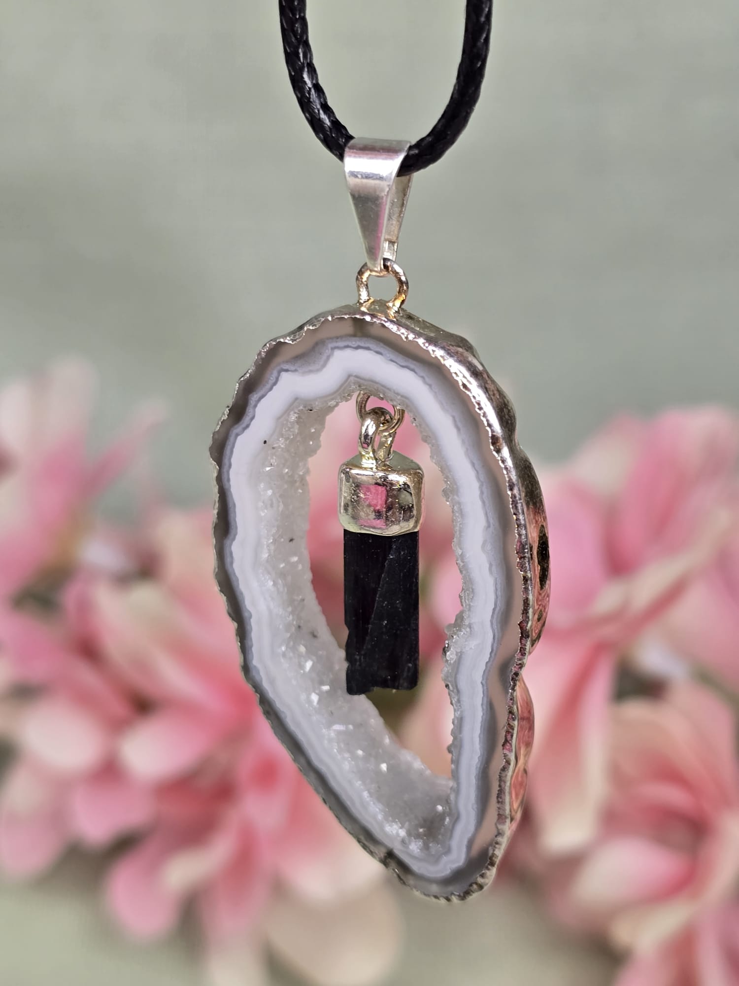 Agaat Geode met Toermelijn Hanger