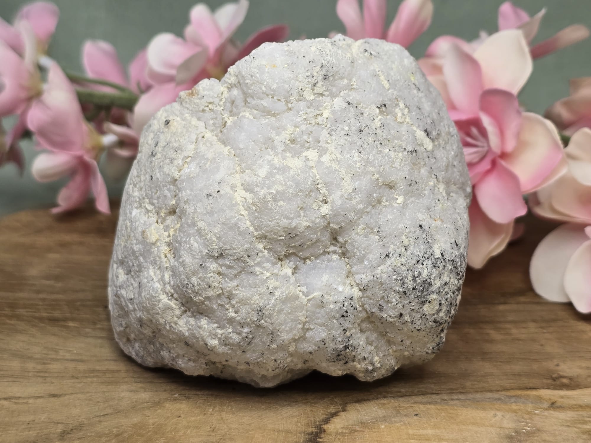 Halve bergkristal geode