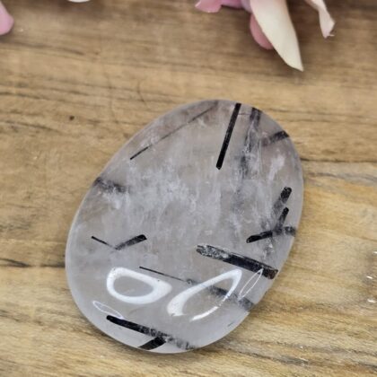 Duimsteen Zwarte Toermelijn in Kwarts