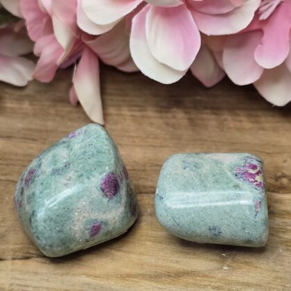 Trommelsteen Robijn in Fuchsiet