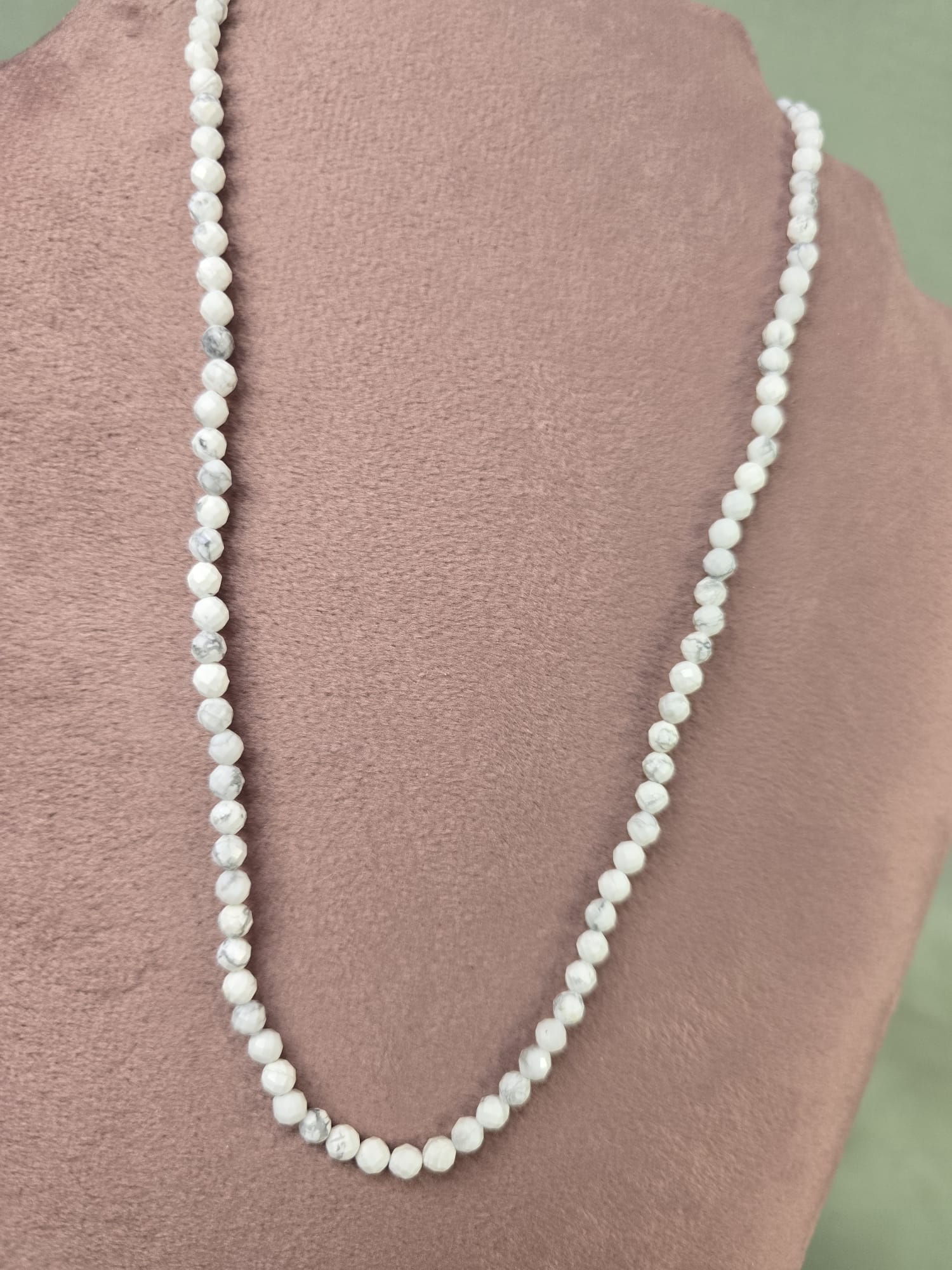 Howliet ketting facet geslepen 4mm