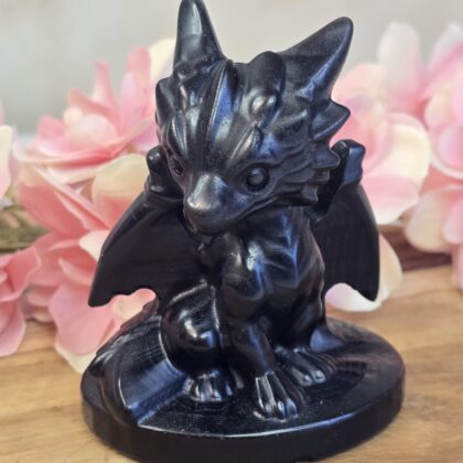 Zwarte Obsidiaan Draak op plateau (Kleine Chip, Extra Korting)